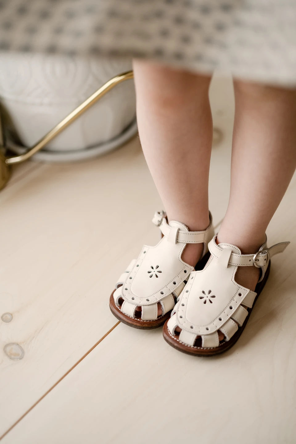 Cream Flora {Children&#39;s Leather Sandals}